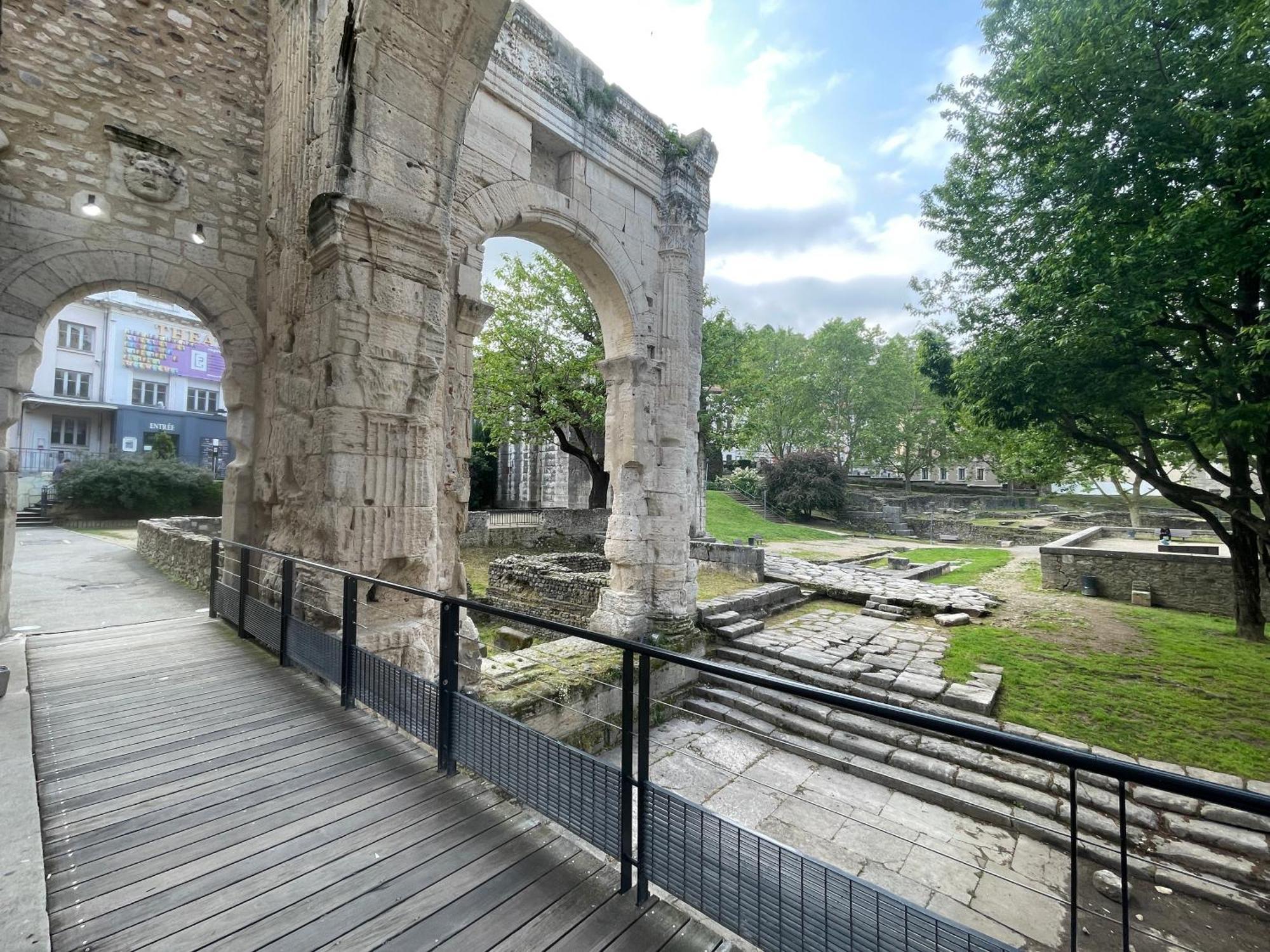 Ô'Bon'Plan Givors Exterior foto